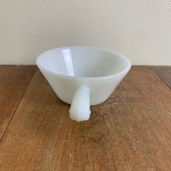 Vintage Fire King‎ Anchor Hocking White Milk Glass Soup Bowl With Handle - Picture 7 of 7